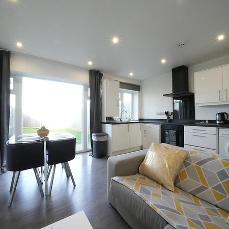 Hatton Apartments Heathrow Airport- Free Parking-Free Underground To And From Heathrow Airport Hatton Cross See Picture-See London Fast Hatton Cross To Central London 30Min Extérieur photo