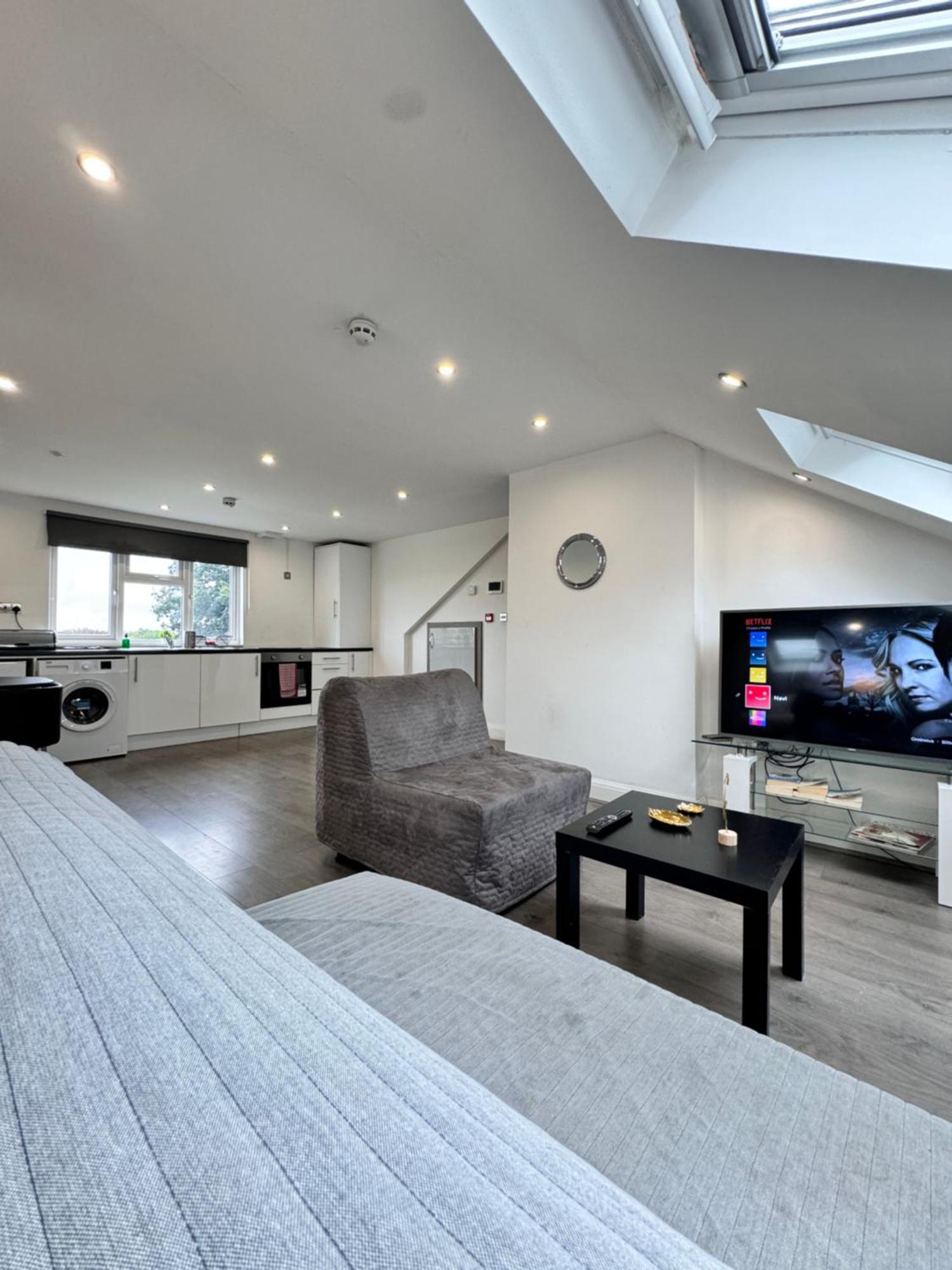 Hatton Apartments Heathrow Airport- Free Parking-Free Underground To And From Heathrow Airport Hatton Cross See Picture-See London Fast Hatton Cross To Central London 30Min Extérieur photo