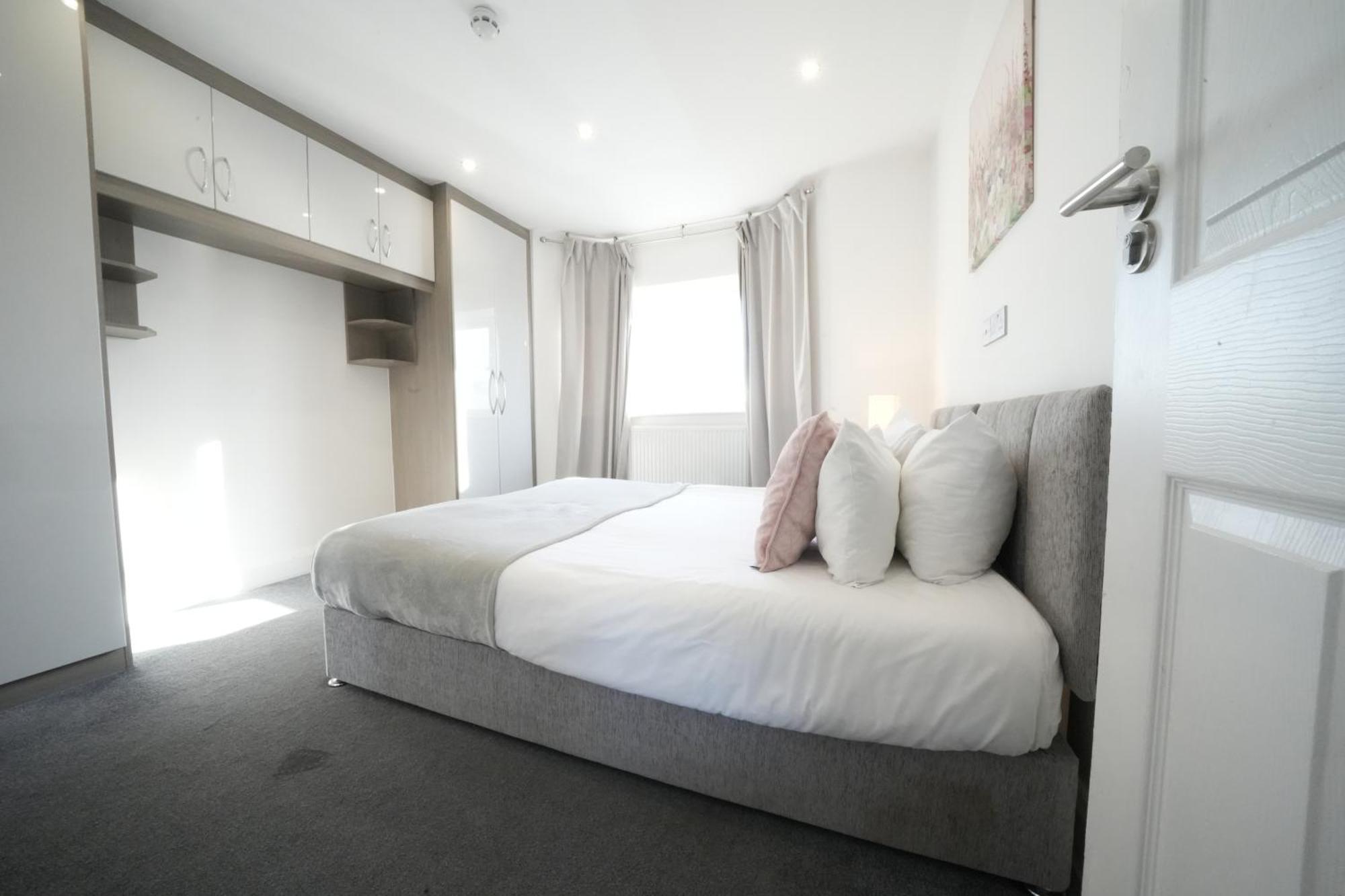 Hatton Apartments Heathrow Airport- Free Parking-Free Underground To And From Heathrow Airport Hatton Cross See Picture-See London Fast Hatton Cross To Central London 30Min Extérieur photo