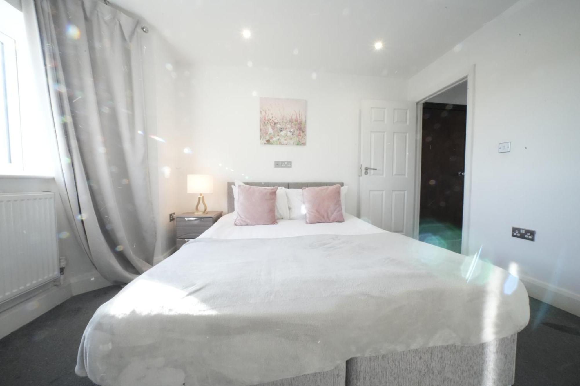 Hatton Apartments Heathrow Airport- Free Parking-Free Underground To And From Heathrow Airport Hatton Cross See Picture-See London Fast Hatton Cross To Central London 30Min Extérieur photo