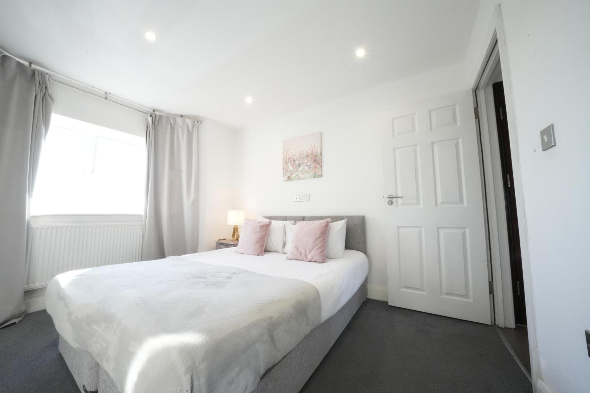 Hatton Apartments Heathrow Airport- Free Parking-Free Underground To And From Heathrow Airport Hatton Cross See Picture-See London Fast Hatton Cross To Central London 30Min Extérieur photo