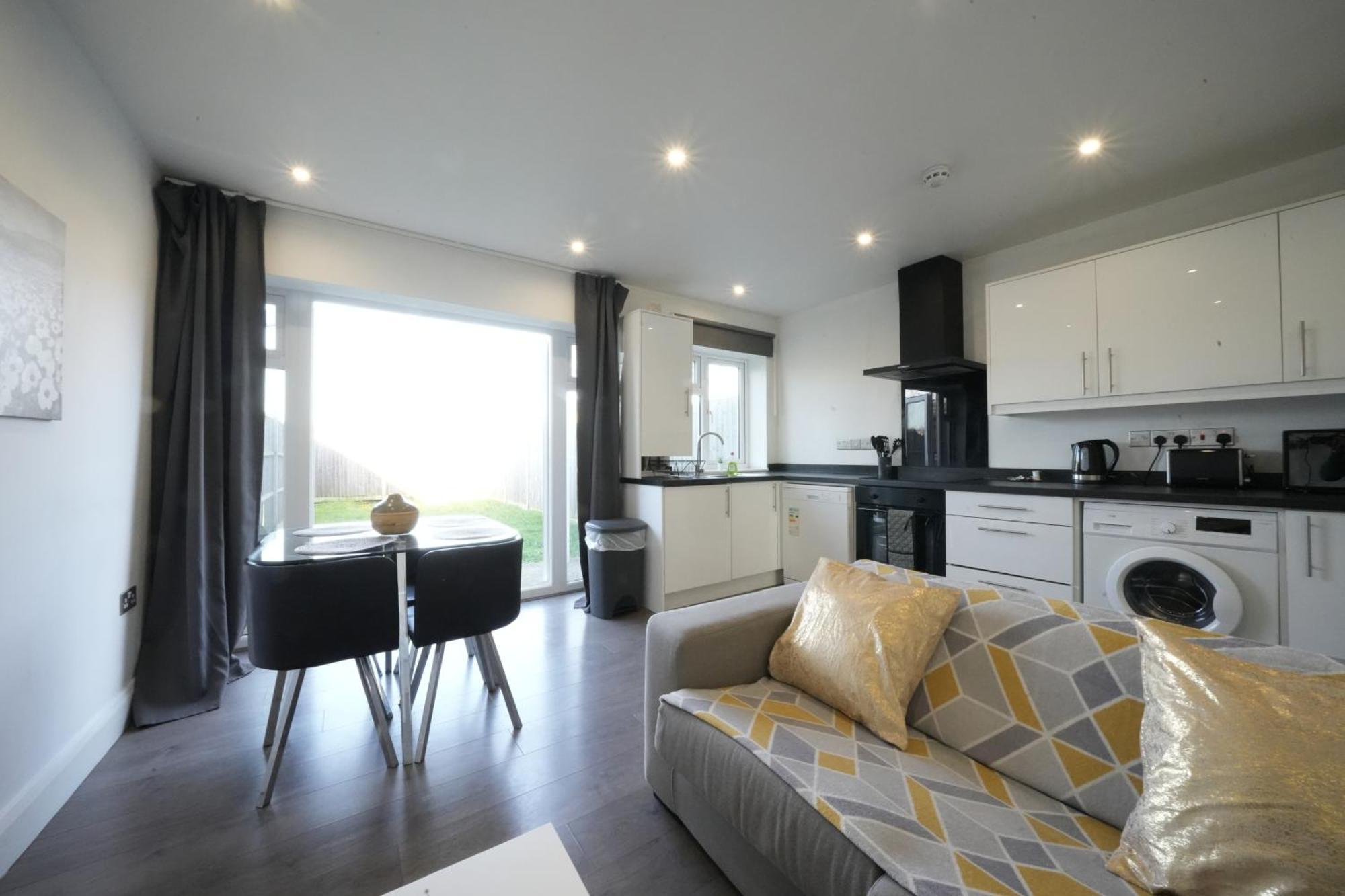 Hatton Apartments Heathrow Airport- Free Parking-Free Underground To And From Heathrow Airport Hatton Cross See Picture-See London Fast Hatton Cross To Central London 30Min Extérieur photo