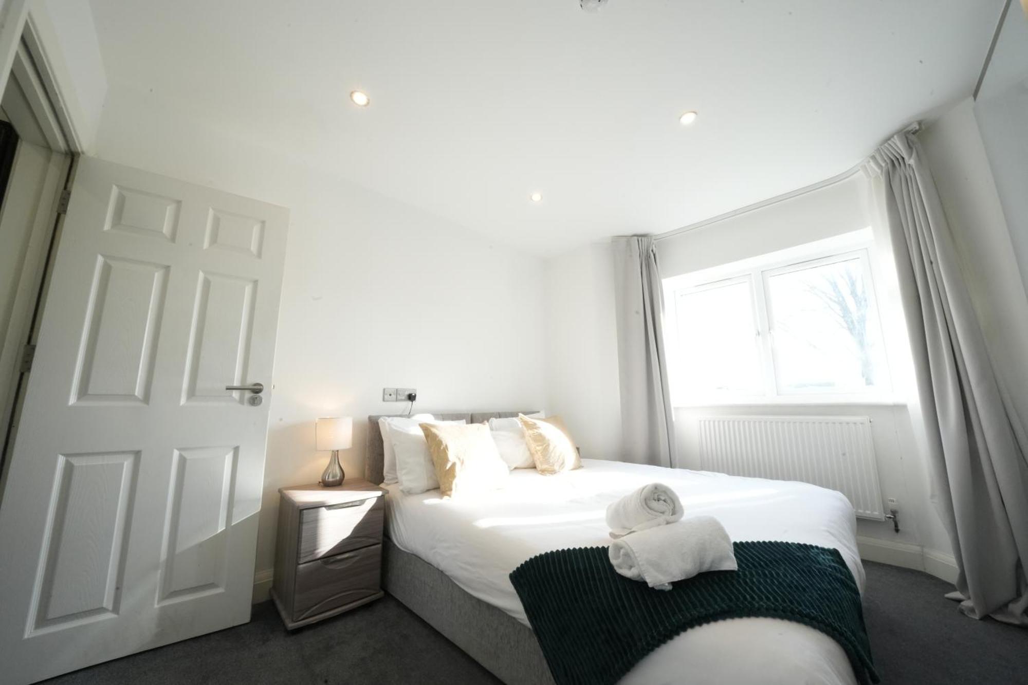 Hatton Apartments Heathrow Airport- Free Parking-Free Underground To And From Heathrow Airport Hatton Cross See Picture-See London Fast Hatton Cross To Central London 30Min Extérieur photo