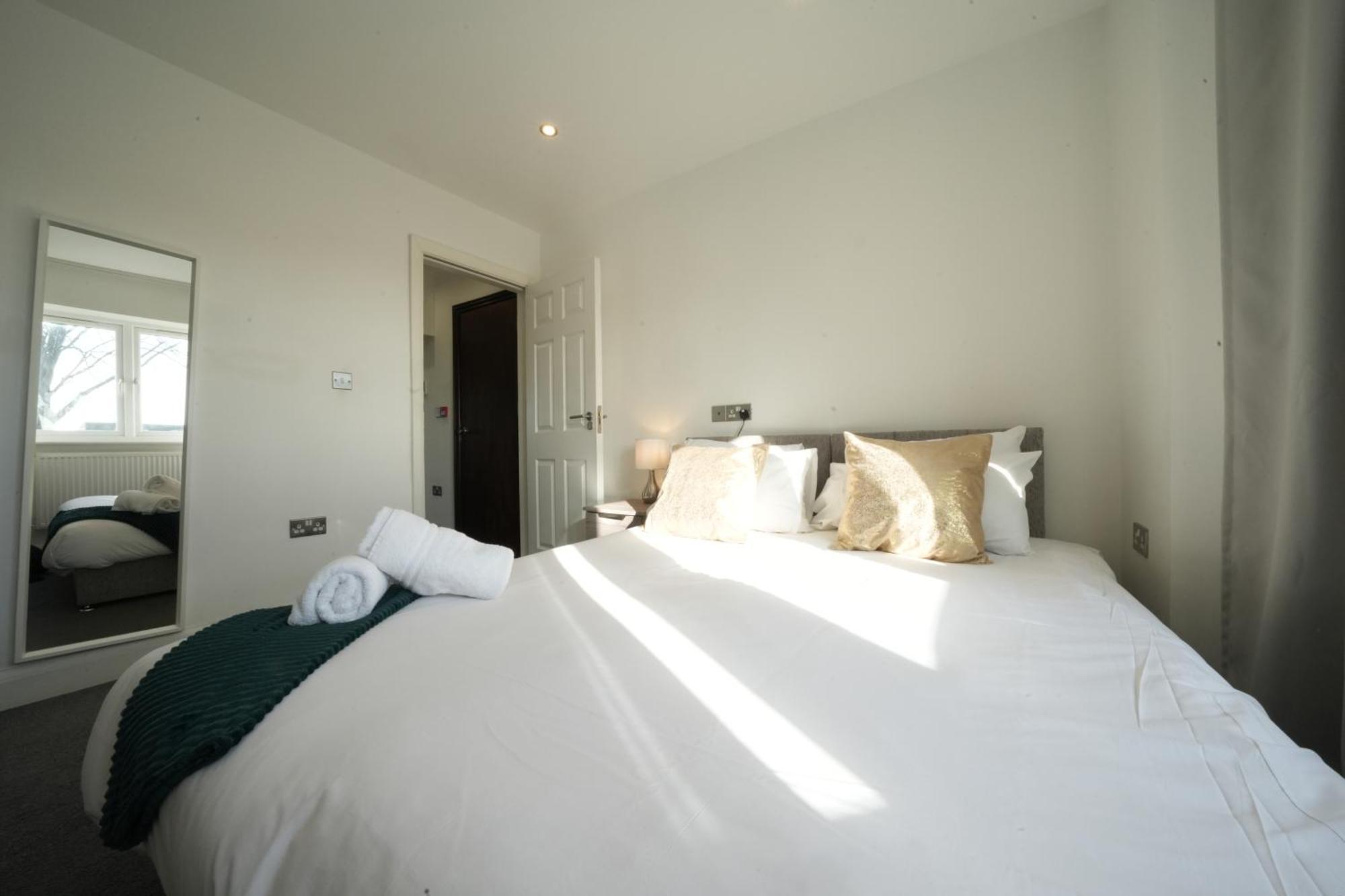 Hatton Apartments Heathrow Airport- Free Parking-Free Underground To And From Heathrow Airport Hatton Cross See Picture-See London Fast Hatton Cross To Central London 30Min Extérieur photo