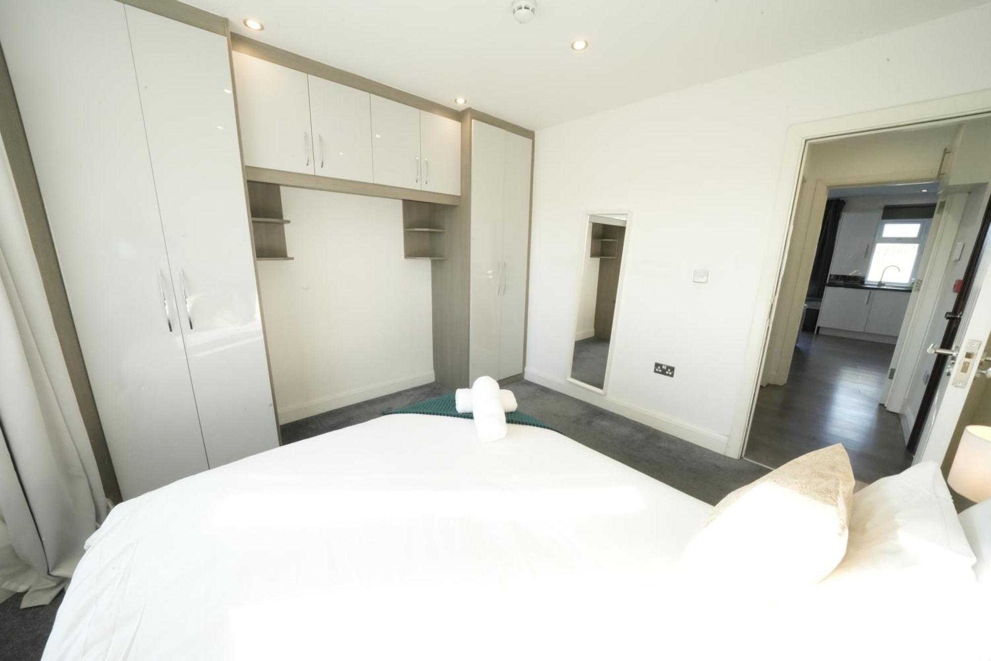 Hatton Apartments Heathrow Airport- Free Parking-Free Underground To And From Heathrow Airport Hatton Cross See Picture-See London Fast Hatton Cross To Central London 30Min Extérieur photo