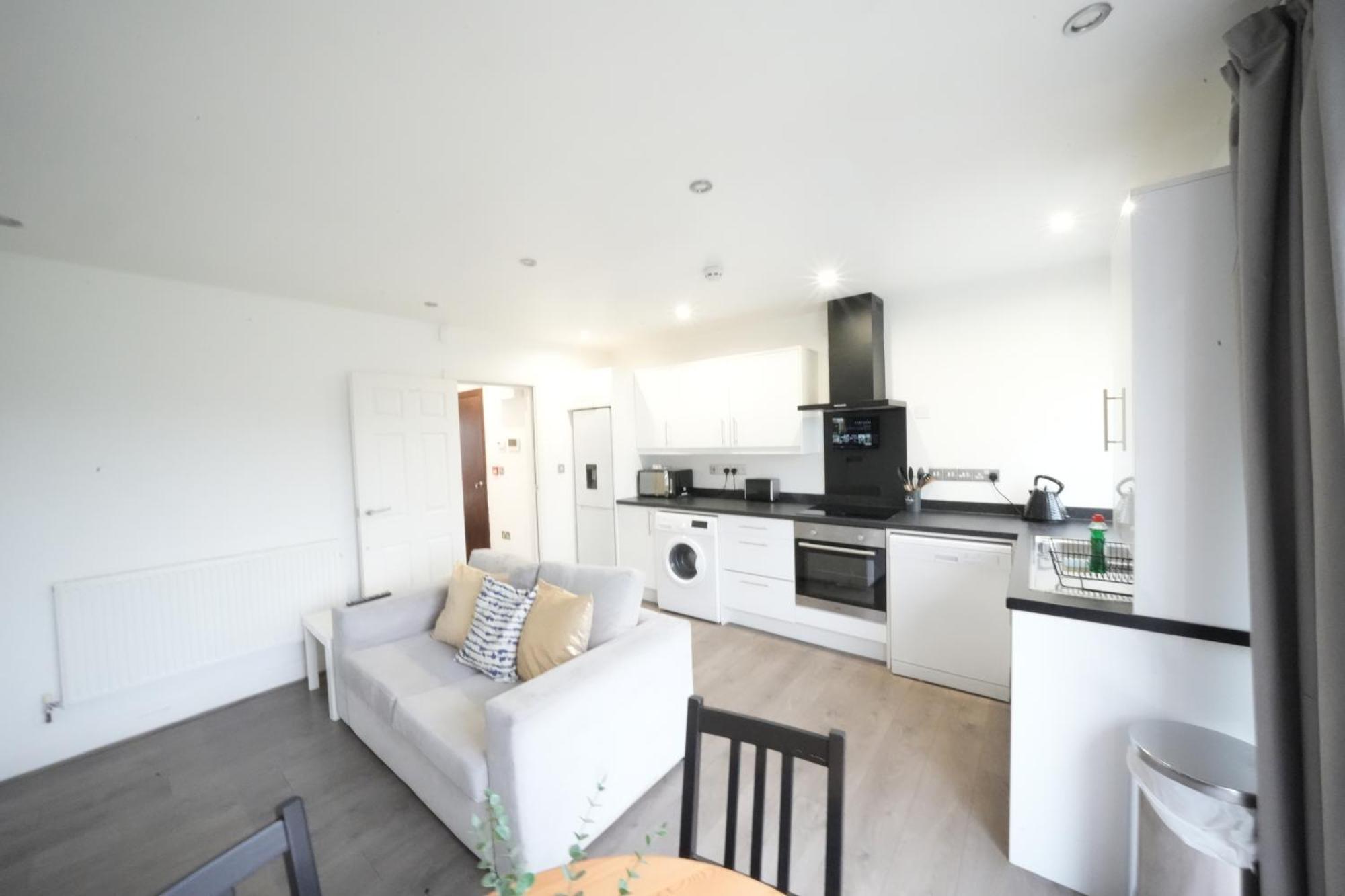 Hatton Apartments Heathrow Airport- Free Parking-Free Underground To And From Heathrow Airport Hatton Cross See Picture-See London Fast Hatton Cross To Central London 30Min Extérieur photo