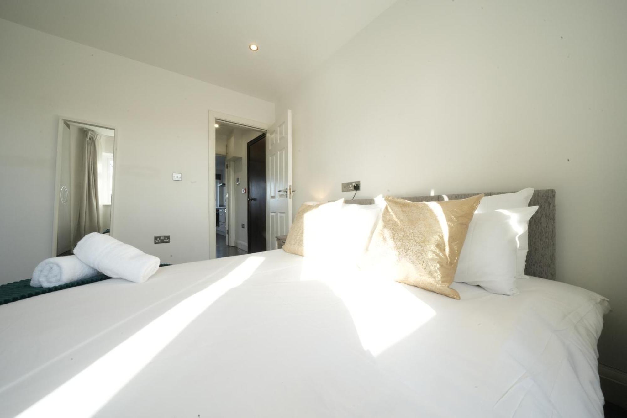 Hatton Apartments Heathrow Airport- Free Parking-Free Underground To And From Heathrow Airport Hatton Cross See Picture-See London Fast Hatton Cross To Central London 30Min Extérieur photo