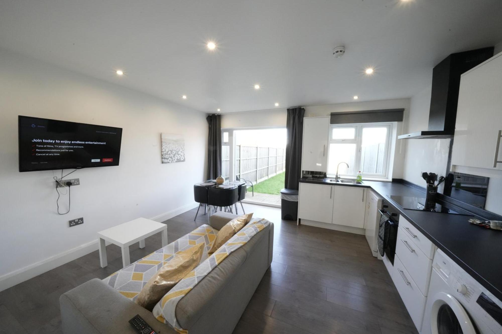 Hatton Apartments Heathrow Airport- Free Parking-Free Underground To And From Heathrow Airport Hatton Cross See Picture-See London Fast Hatton Cross To Central London 30Min Extérieur photo