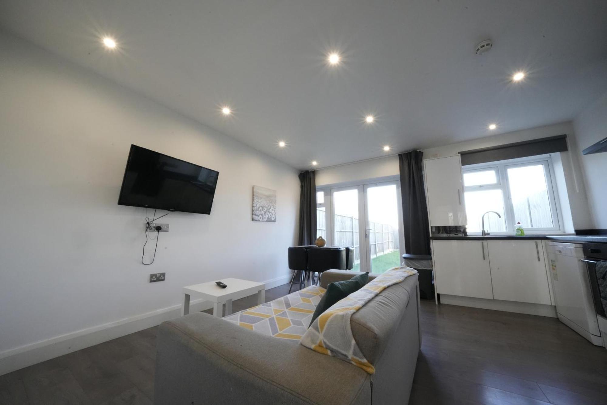 Hatton Apartments Heathrow Airport- Free Parking-Free Underground To And From Heathrow Airport Hatton Cross See Picture-See London Fast Hatton Cross To Central London 30Min Extérieur photo