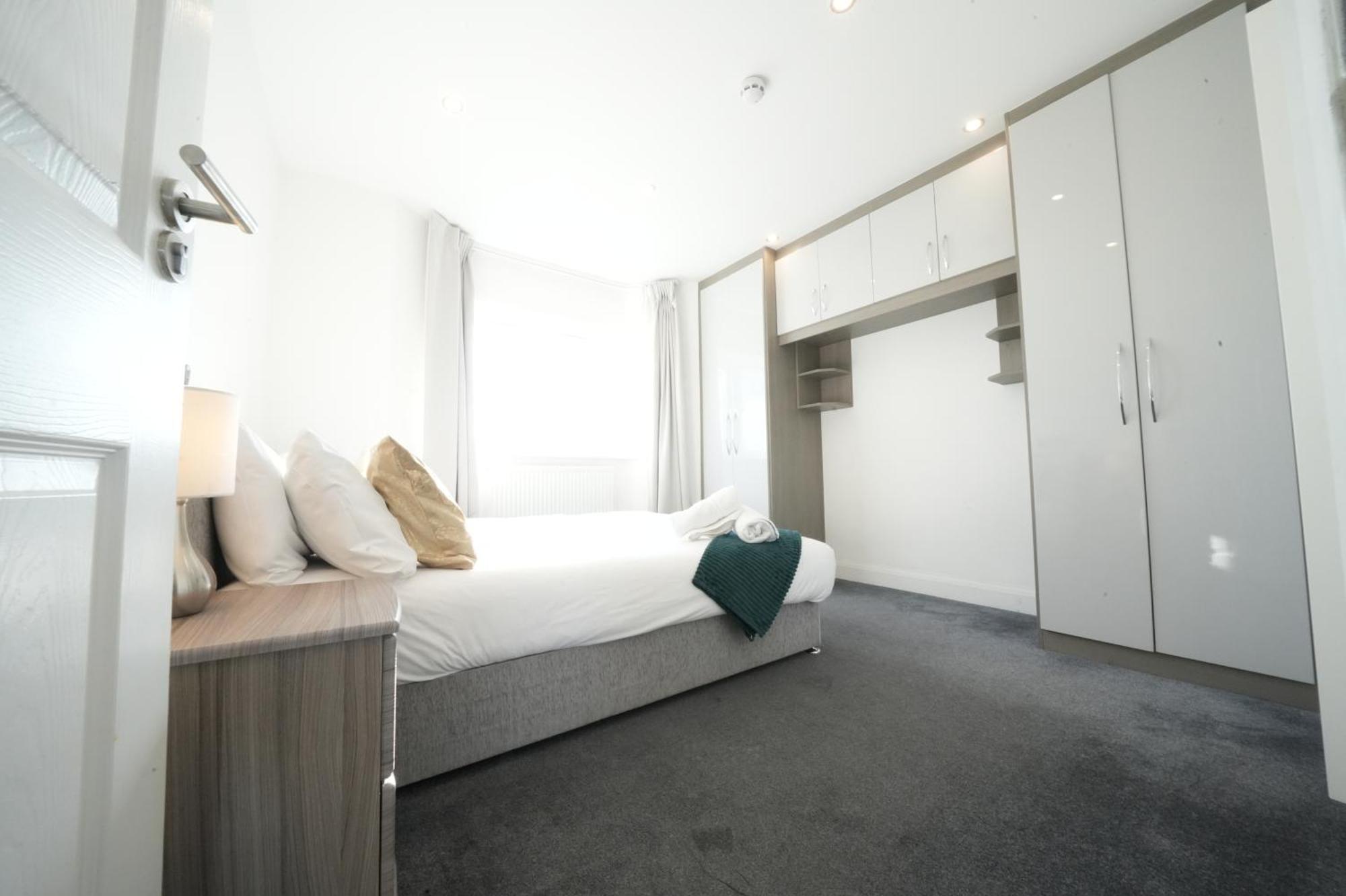 Hatton Apartments Heathrow Airport- Free Parking-Free Underground To And From Heathrow Airport Hatton Cross See Picture-See London Fast Hatton Cross To Central London 30Min Extérieur photo