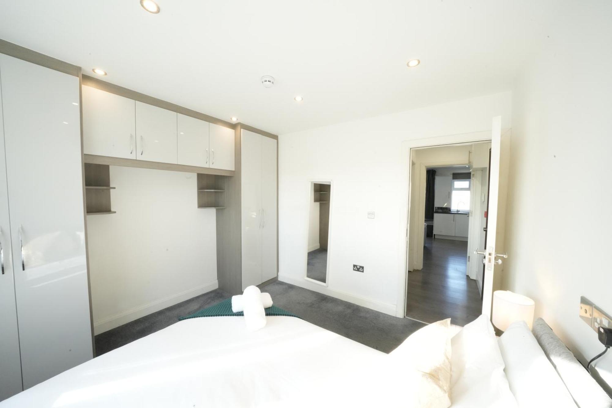 Hatton Apartments Heathrow Airport- Free Parking-Free Underground To And From Heathrow Airport Hatton Cross See Picture-See London Fast Hatton Cross To Central London 30Min Extérieur photo