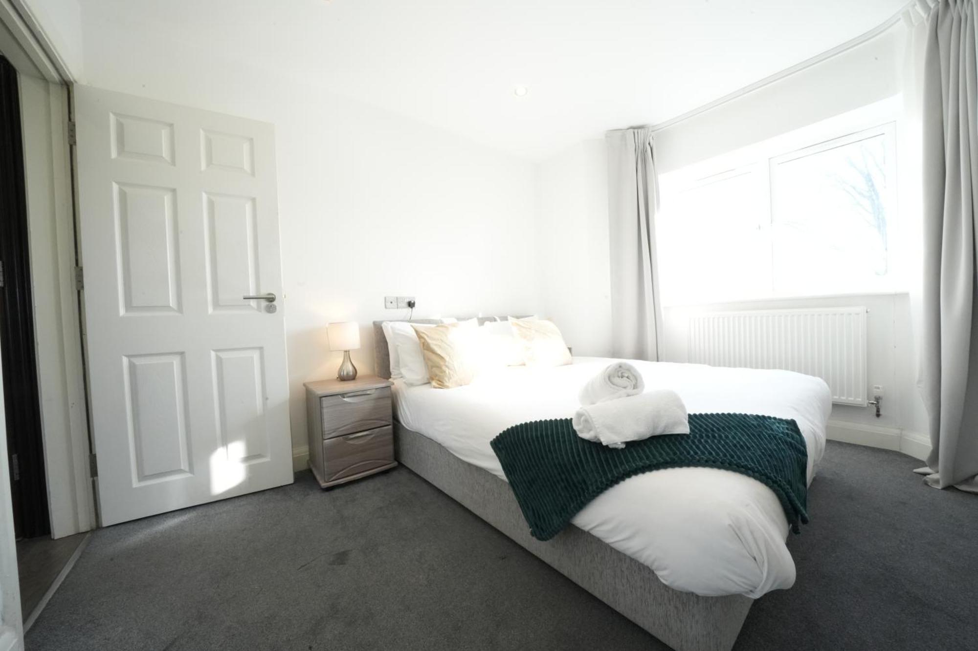 Hatton Apartments Heathrow Airport- Free Parking-Free Underground To And From Heathrow Airport Hatton Cross See Picture-See London Fast Hatton Cross To Central London 30Min Extérieur photo
