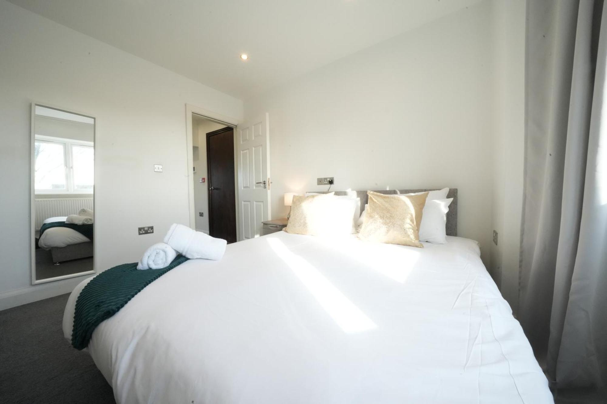 Hatton Apartments Heathrow Airport- Free Parking-Free Underground To And From Heathrow Airport Hatton Cross See Picture-See London Fast Hatton Cross To Central London 30Min Extérieur photo
