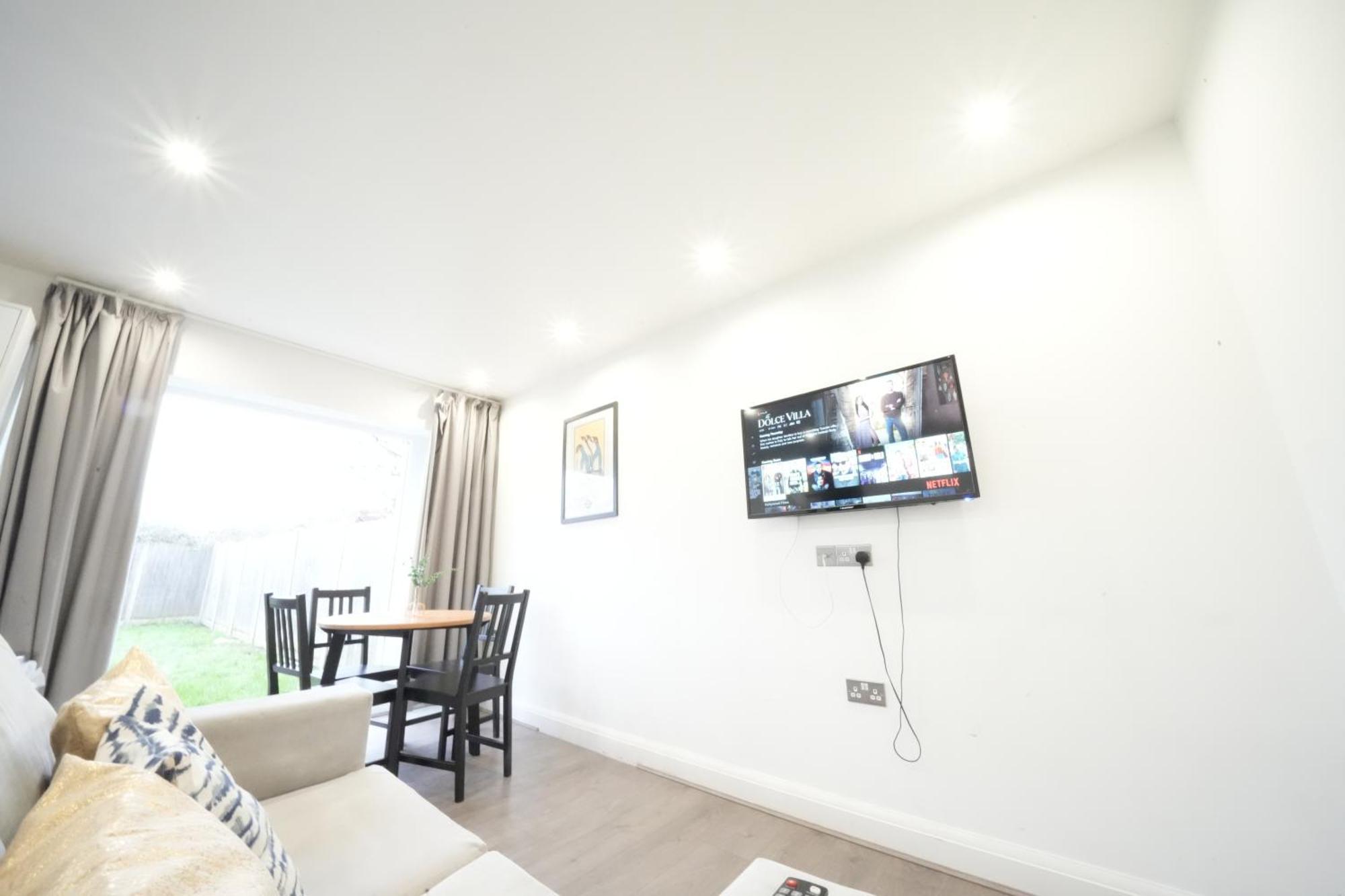 Hatton Apartments Heathrow Airport- Free Parking-Free Underground To And From Heathrow Airport Hatton Cross See Picture-See London Fast Hatton Cross To Central London 30Min Extérieur photo