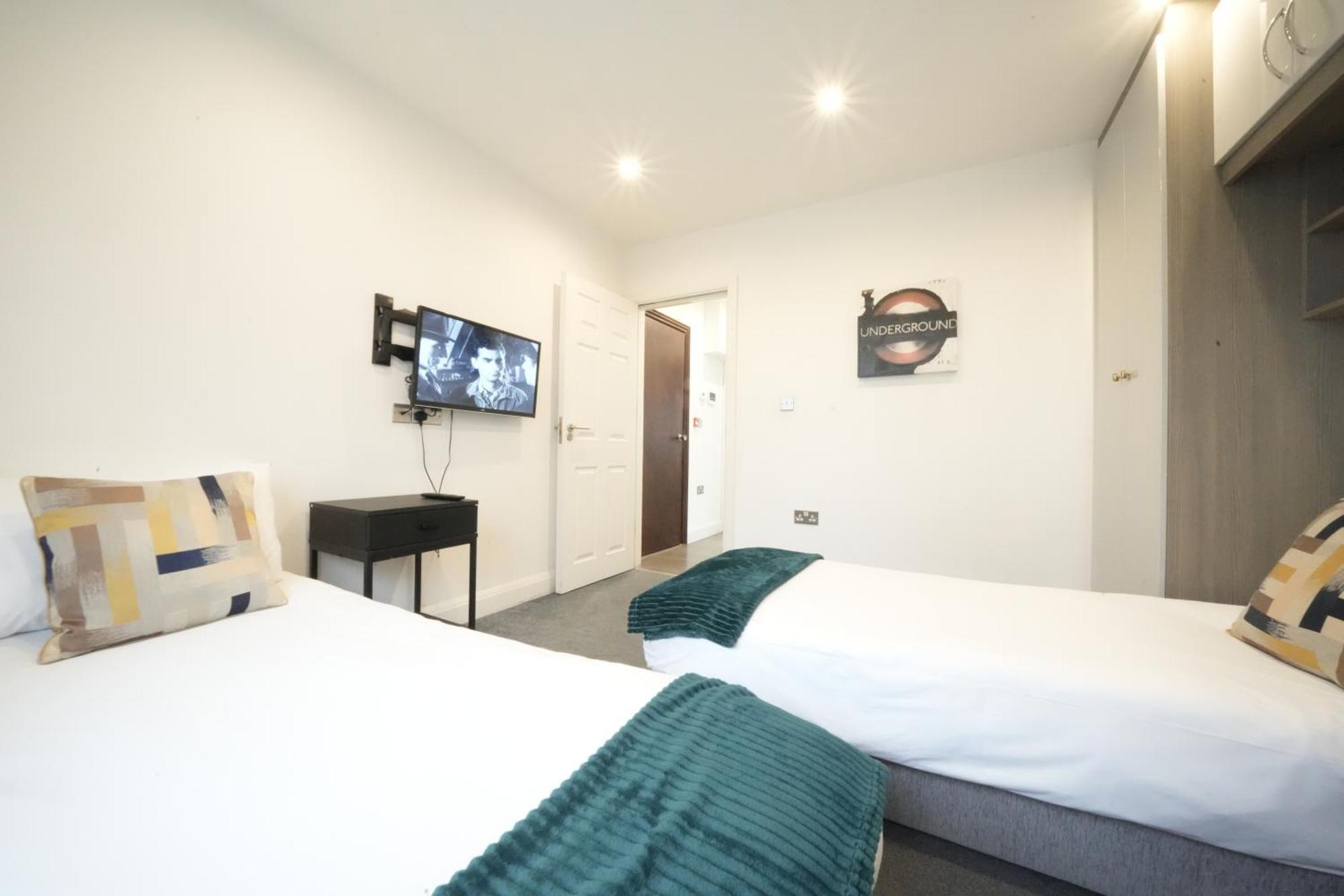 Hatton Apartments Heathrow Airport- Free Parking-Free Underground To And From Heathrow Airport Hatton Cross See Picture-See London Fast Hatton Cross To Central London 30Min Extérieur photo